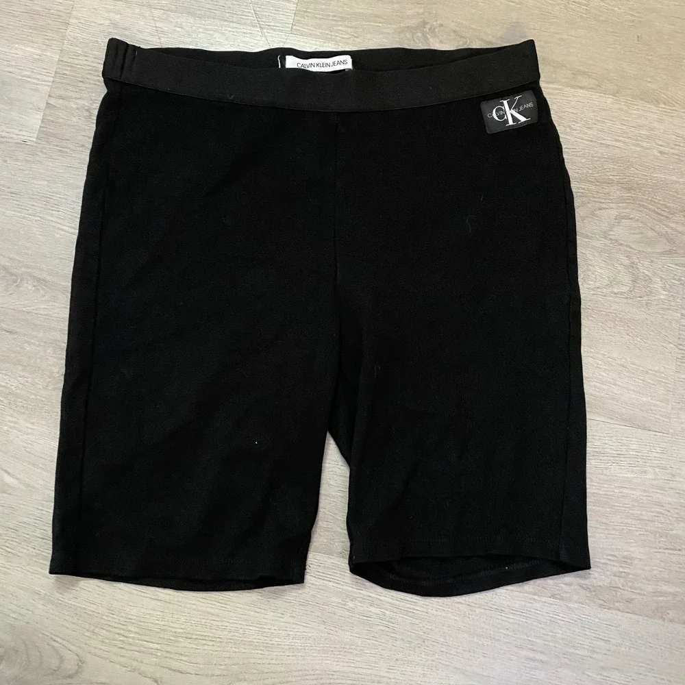 Calvin Klein Jeans Biker Shorts Women L Black‎ High Waisted Logo Patch Athletic